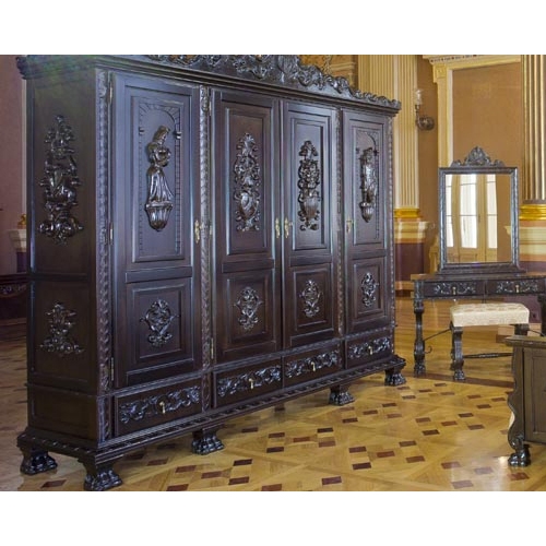 Spanyol reneszánsz 4 ajtós ruhásszekrény