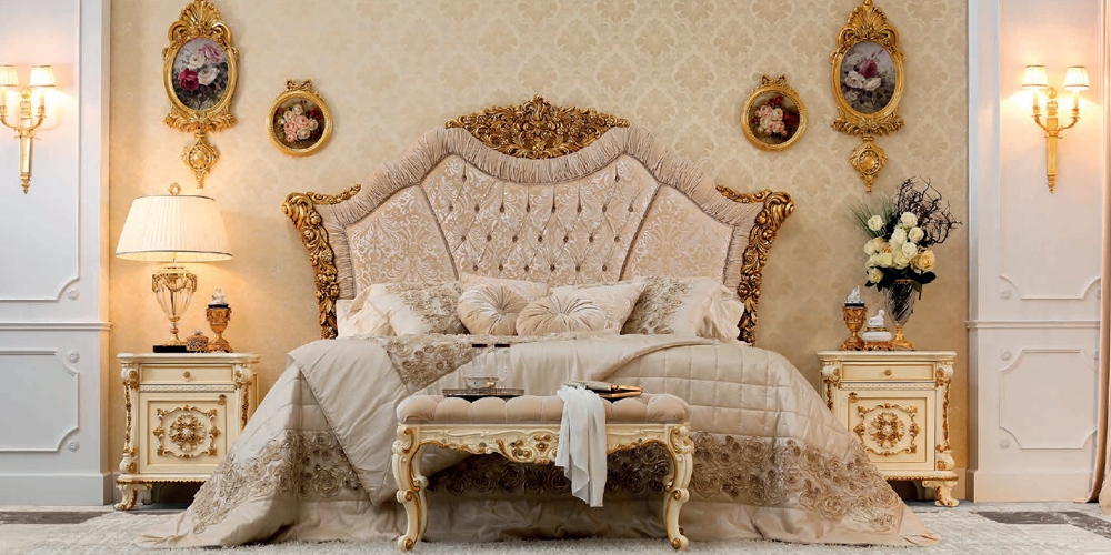 Luxus aranyozott faragással díszített hálószoba garnitúra