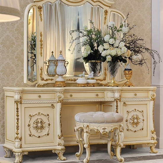Luxus aranyozott faragással díszített fésülködőasztal